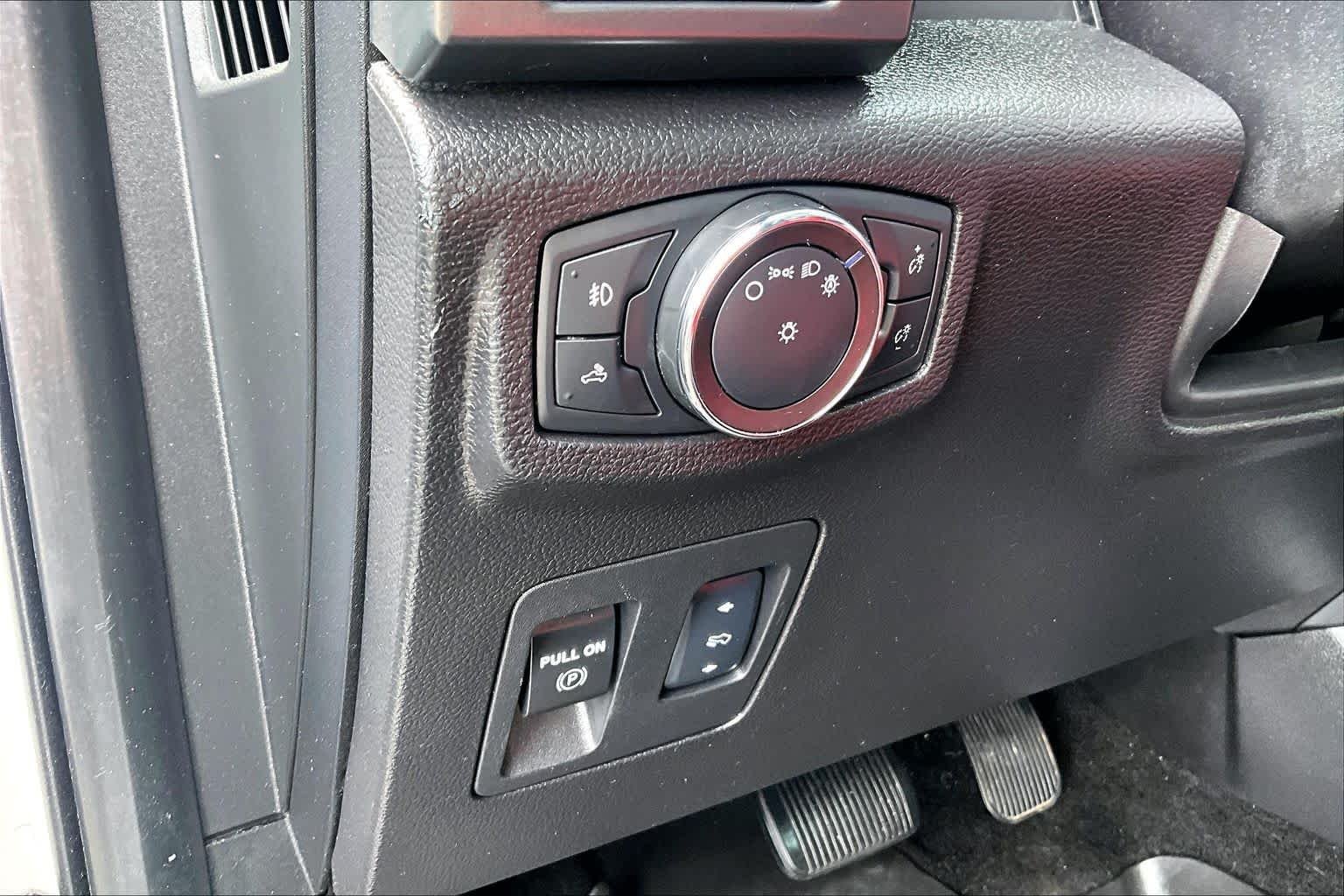 Used 2018 Oxford White Ford LARIAT image 33