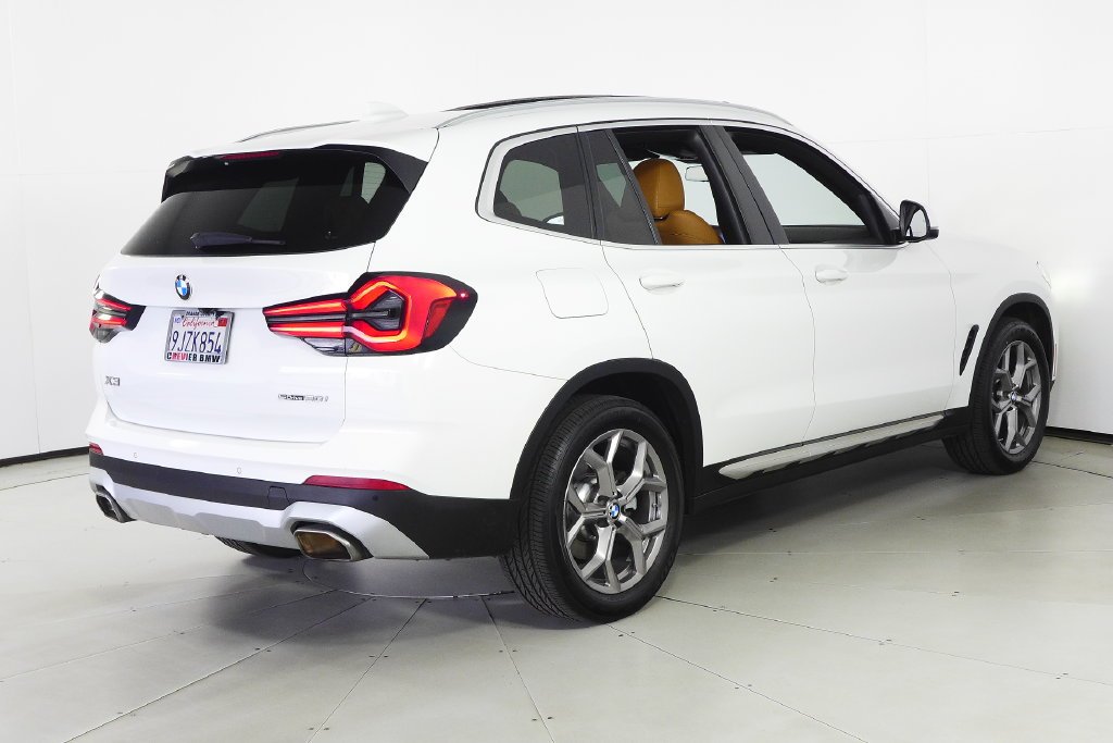 Used 2024 Alpine White BMW sDrive30i image 7
