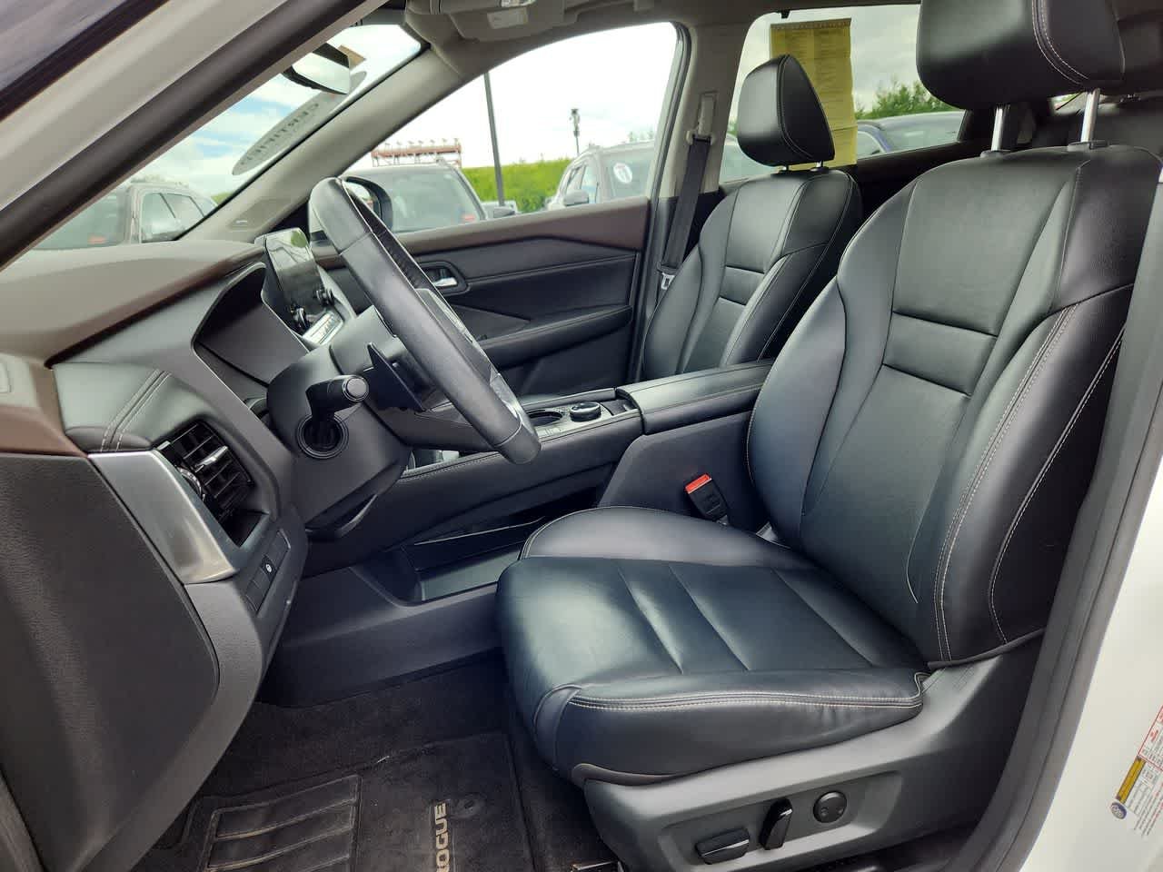 Used 2023 Pearl White Tricoat Nissan SL image 14