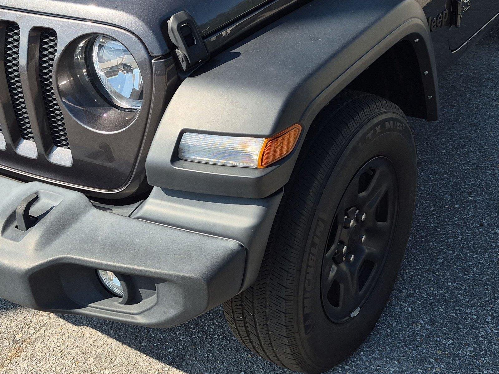 Used 2022 Granite Crystal Metallic Clearcoat Jeep Unlimited Sport image 10