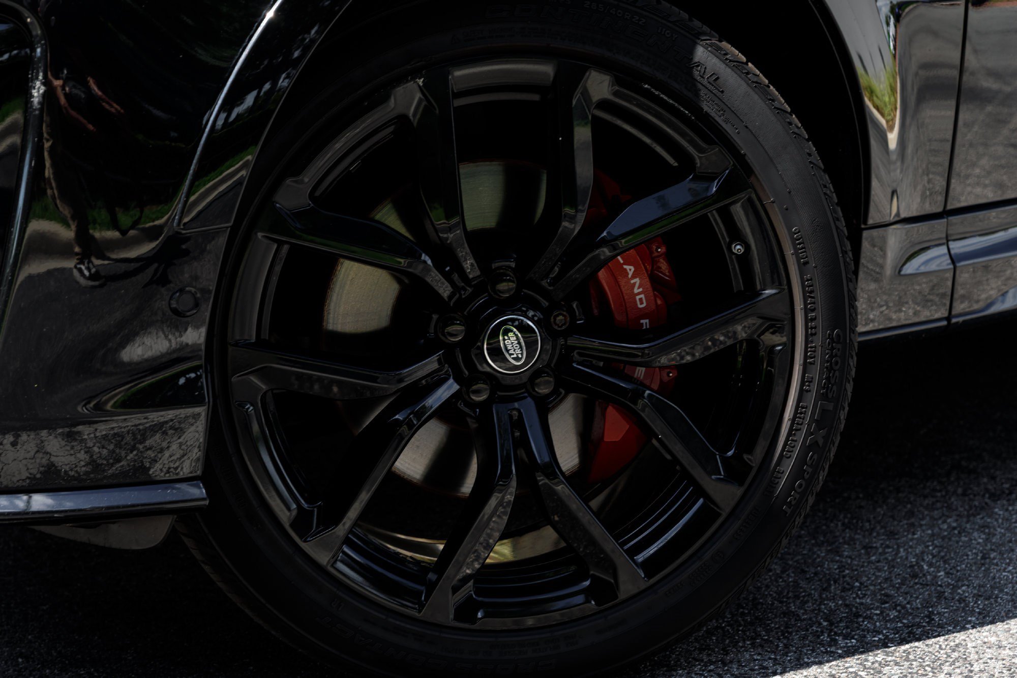 Used 2022 Black Land Rover SVR image 48