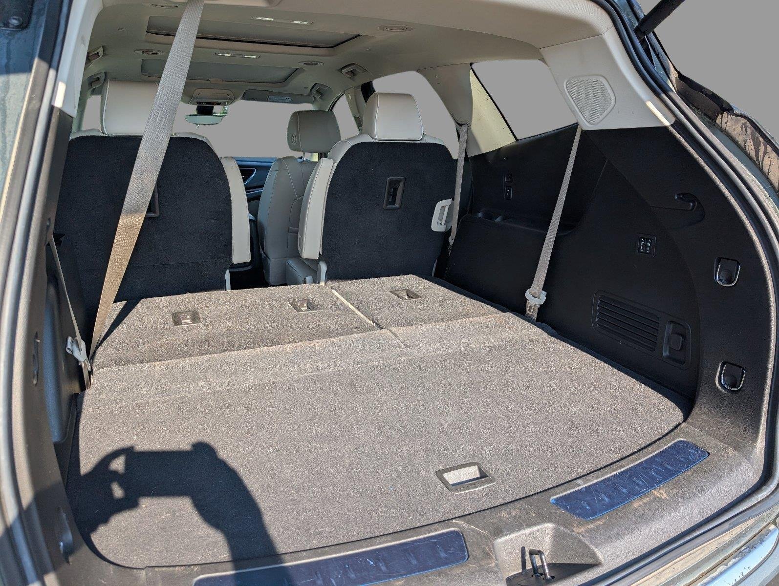 Used 2022 SAGE METALLIC Buick Avenir image 36