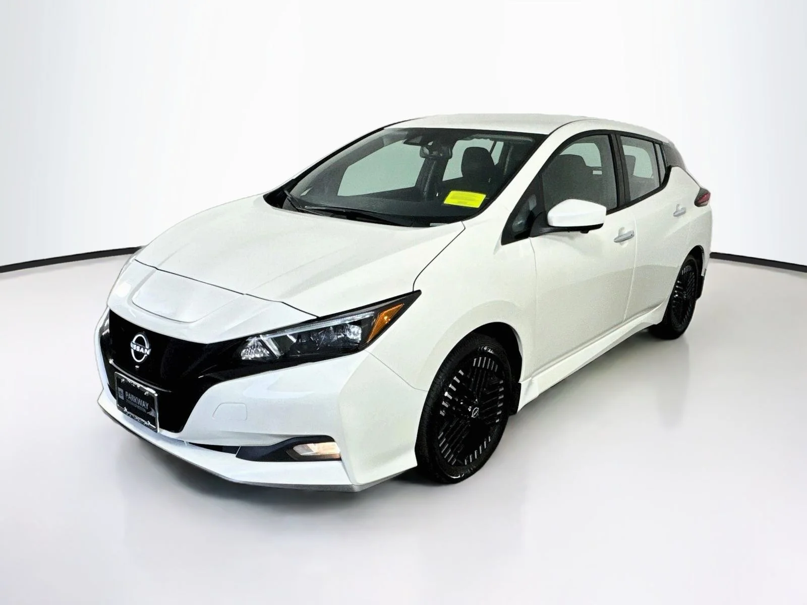 Used 2023 White Nissan SV Plus image 3