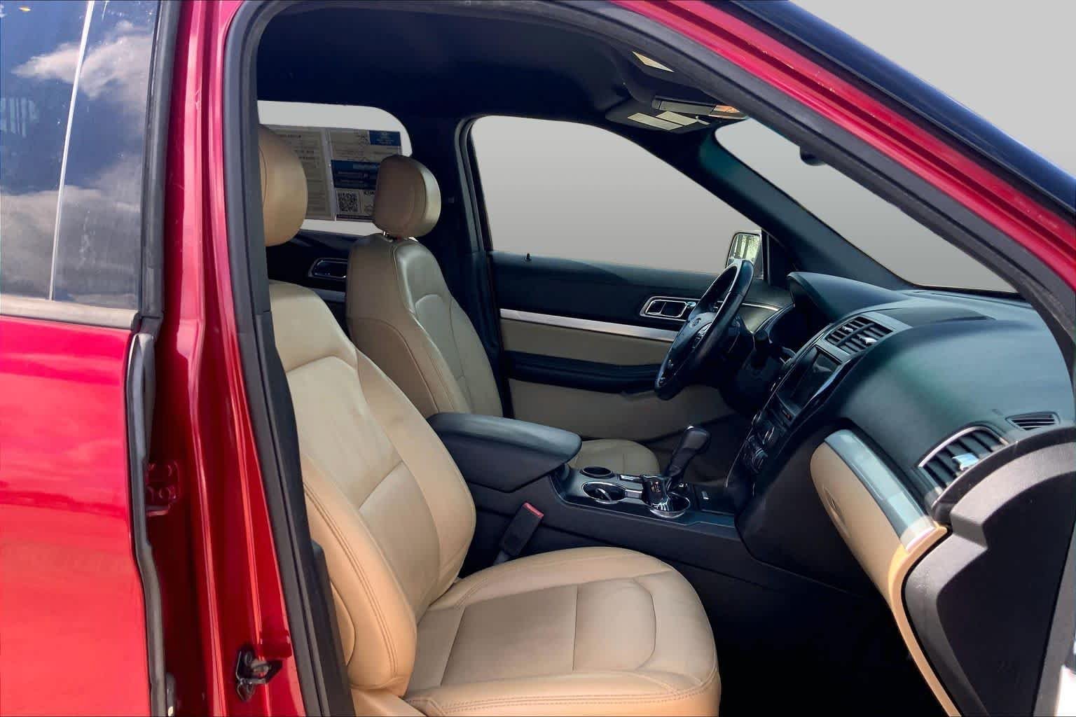 Used 2017 Ruby Red Metallic Tinted Clearcoat Ford XLT image 9