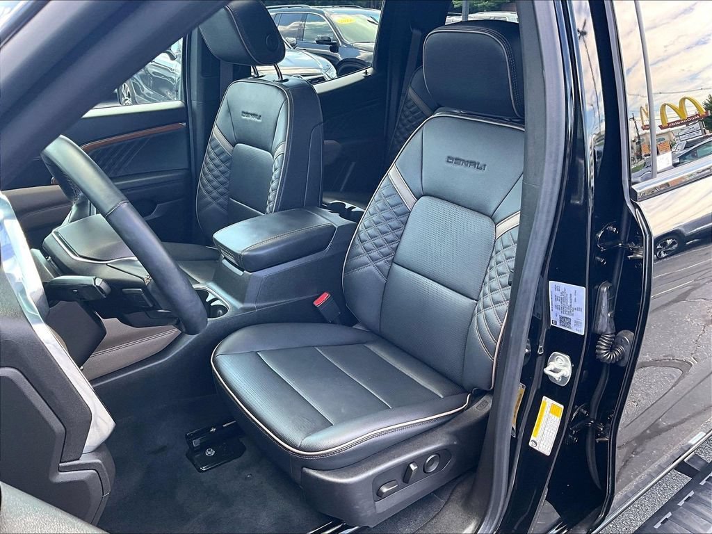 Used 2025 Onyx Black GMC Denali image 9