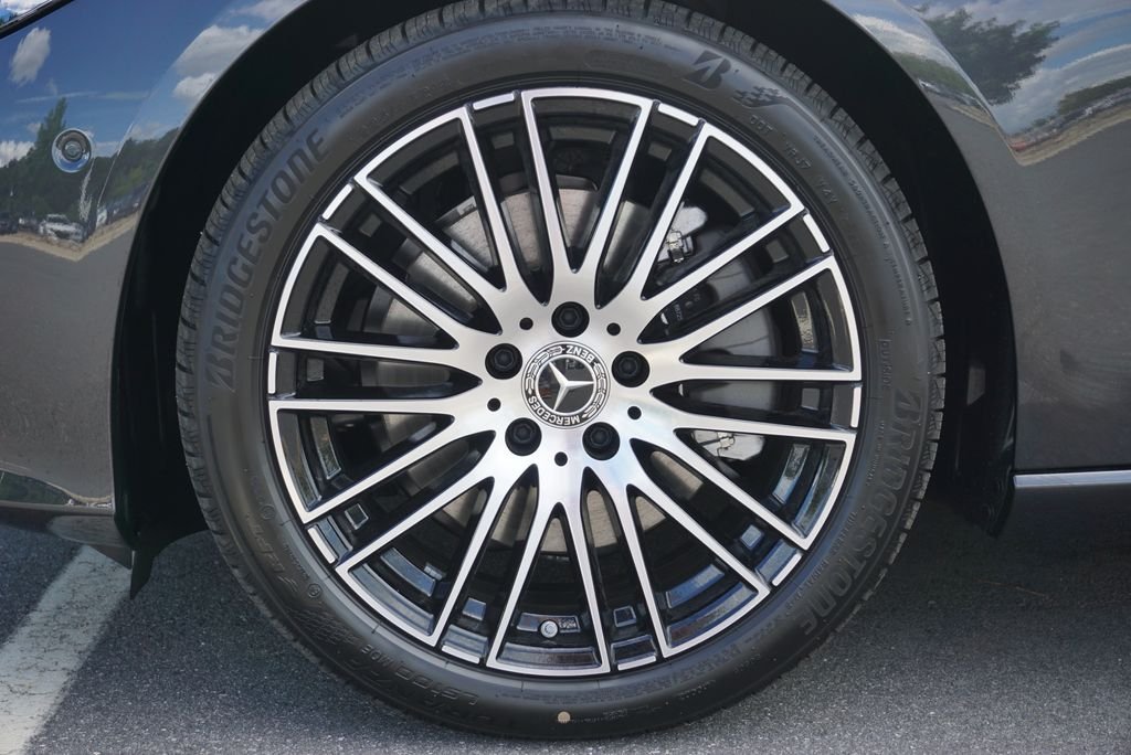 Used 2025 Graphite Gray Metallic Mercedes-Benz C 300 image 18