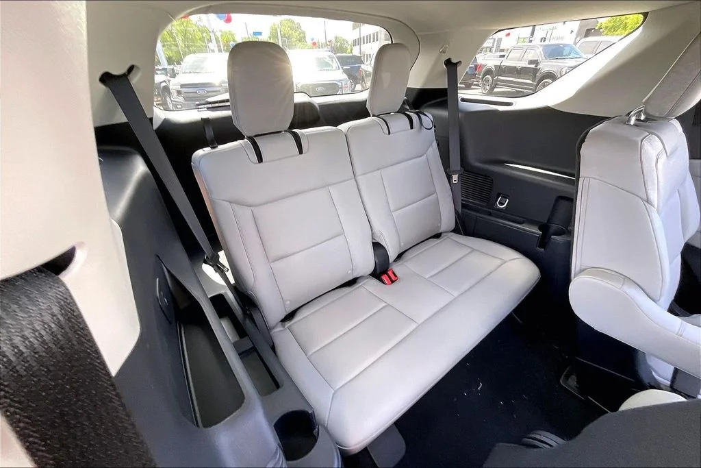 New 2026 Space White Metallic Ford Active image 27