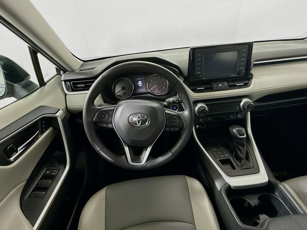 Used 2021 Silver Sky Metallic Toyota XLE Premium image 21