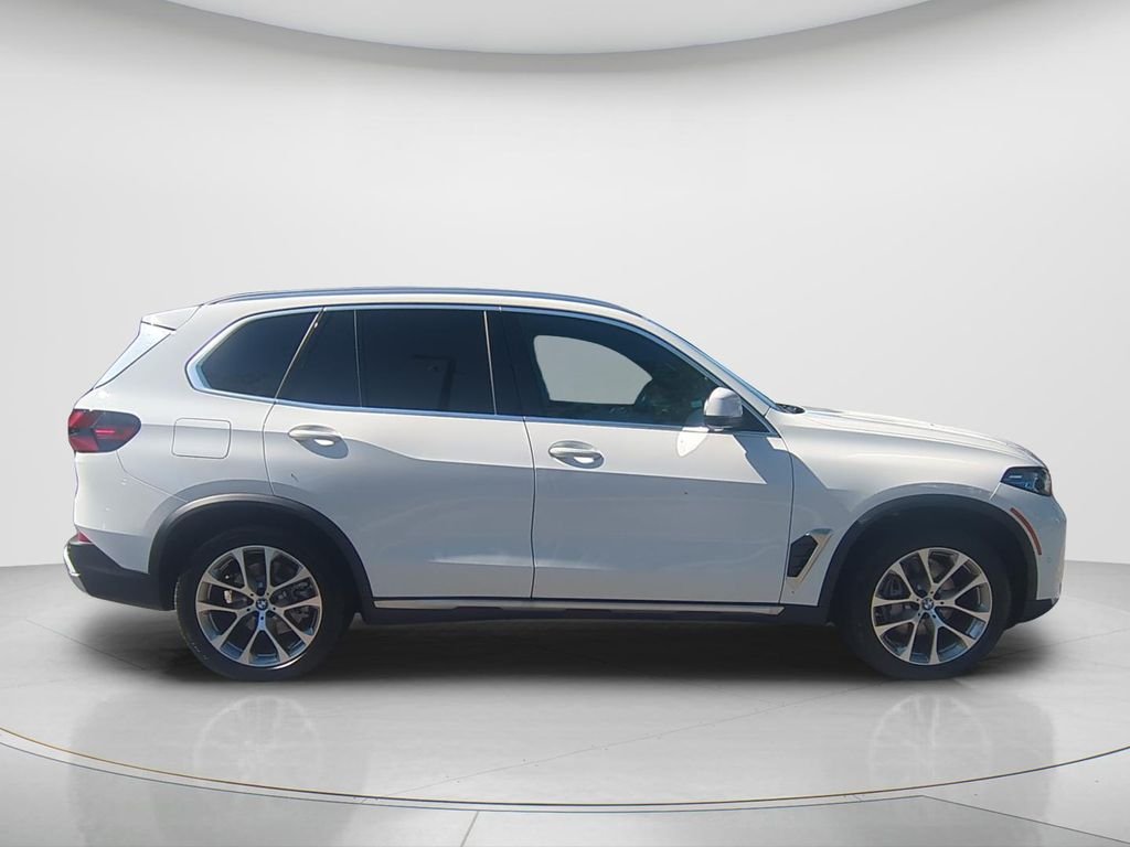 New 2026 Alpine White BMW sDrive40i image 4