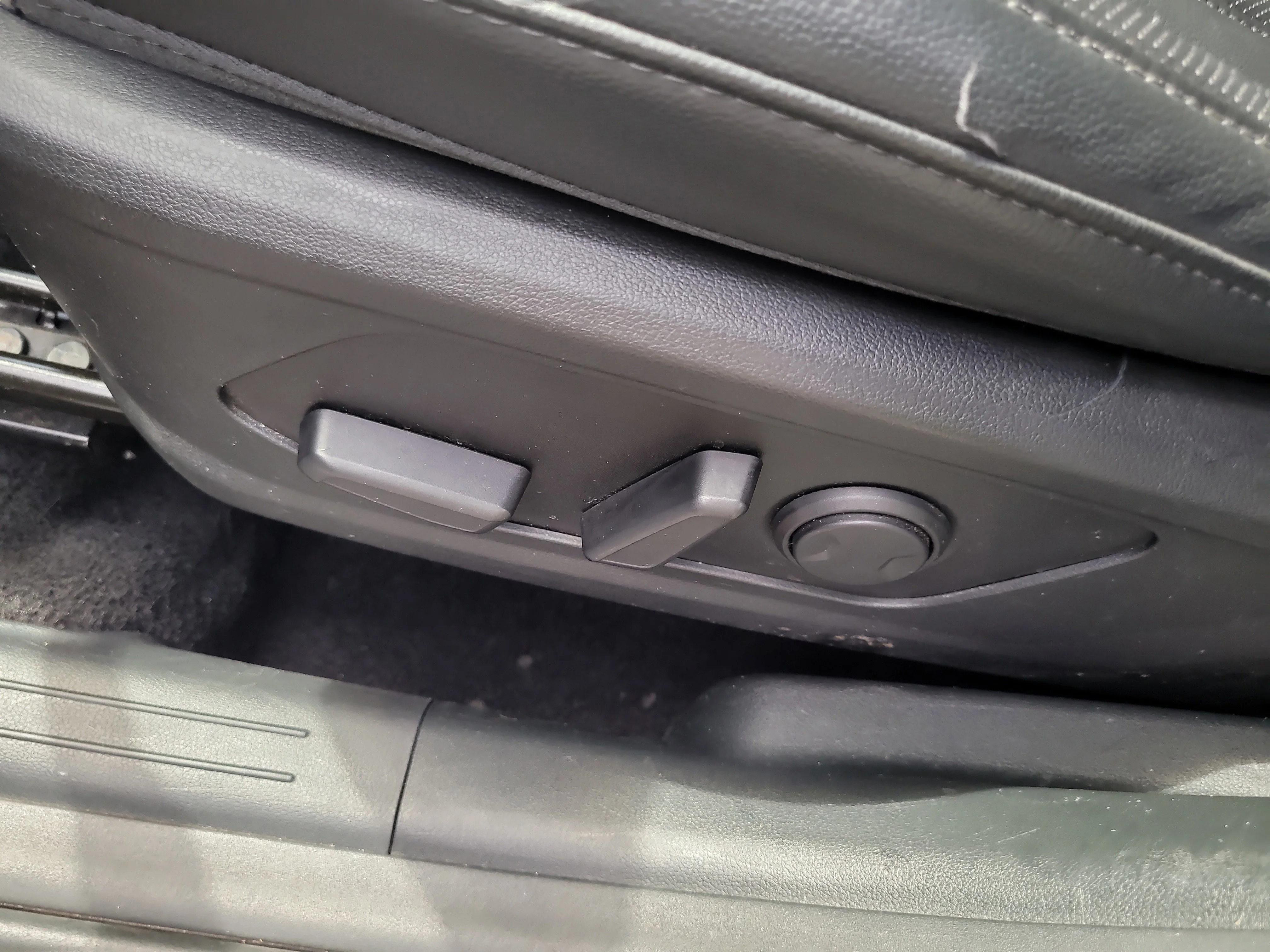 Used 2023 Amazon Gray Hyundai SEL image 22