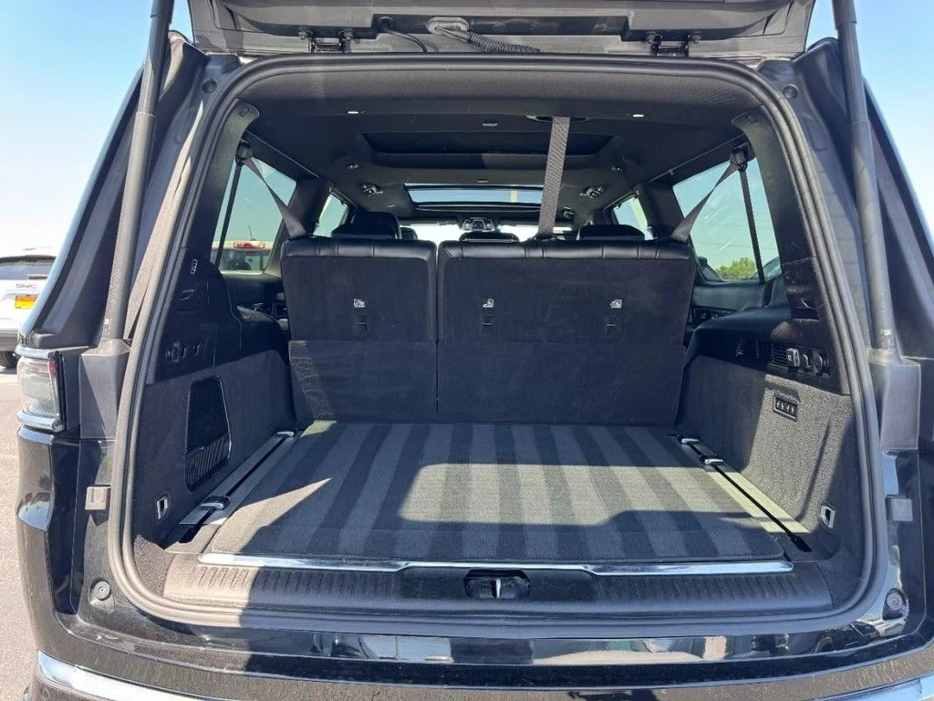 Used 2024 Black Jeep Base image 6