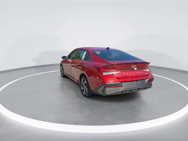 Used 2025 Red Hyundai SEL Sport image 7