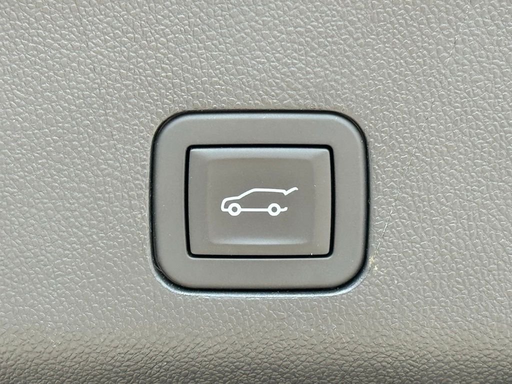 Used 2025 Black GMC Denali image 39