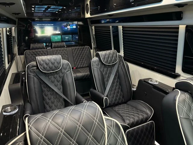 New 2026 Iridium Silver Mercedes-Benz Discovery Touring image 29