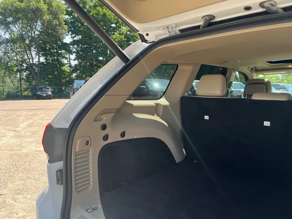Used 2019 Bright White Clearcoat Jeep Limited image 13