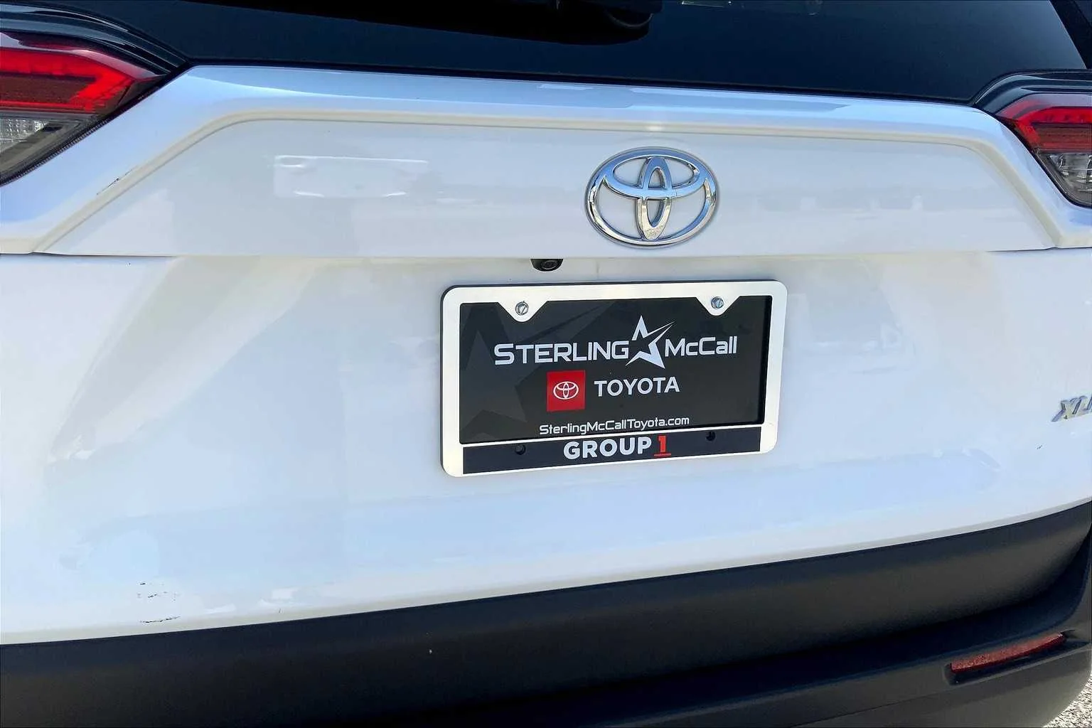Used 2022 White Toyota XLE image 10