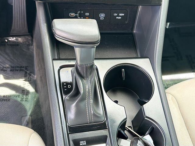 Used 2025 White Hyundai SE image 16