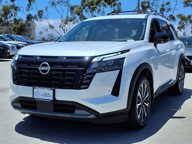 New 2026 Everest White Pearl TriCoat Nissan Platinum image 3