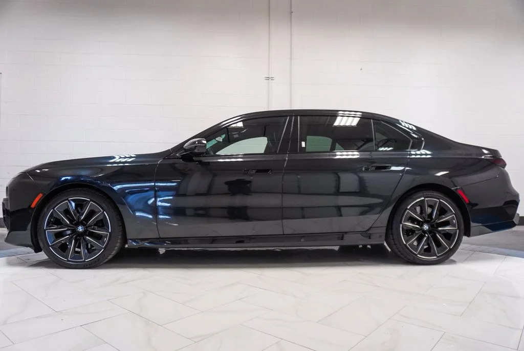 Used 2023 Black BMW 760i xDrive image 36