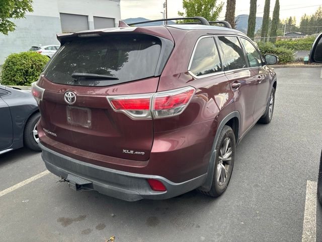 Used 2015 Red Toyota XLE V6 image 2