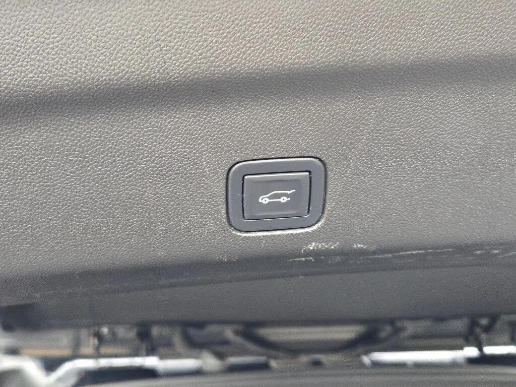 Used 2022  GMC Denali image 18