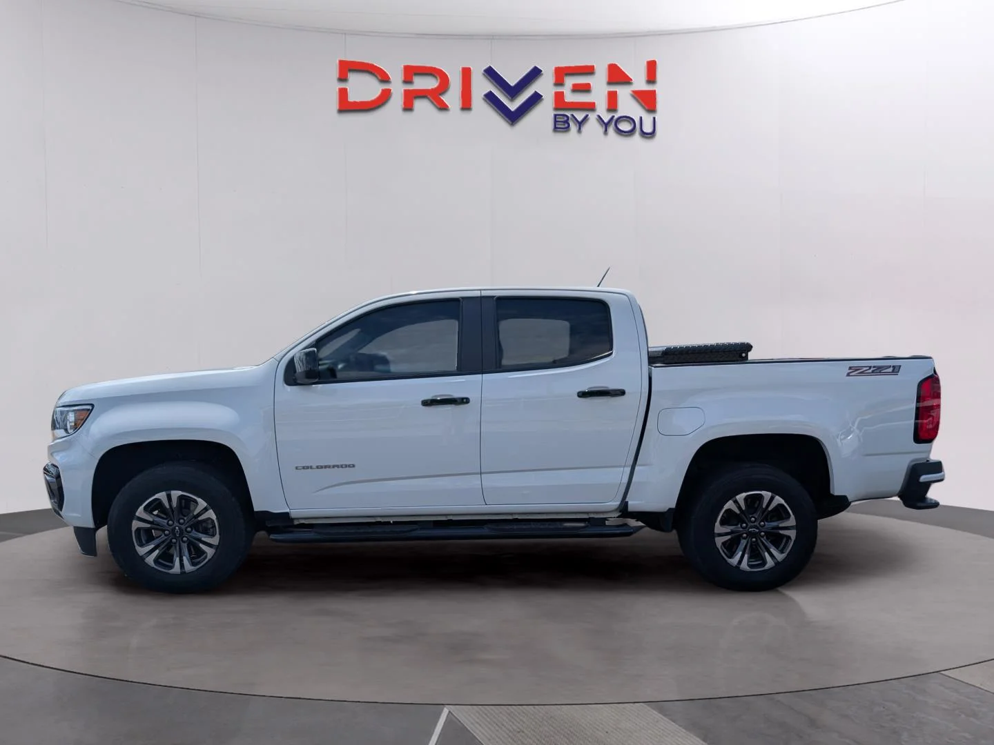 Used 2022 Summit White Chevrolet Z71 image 2