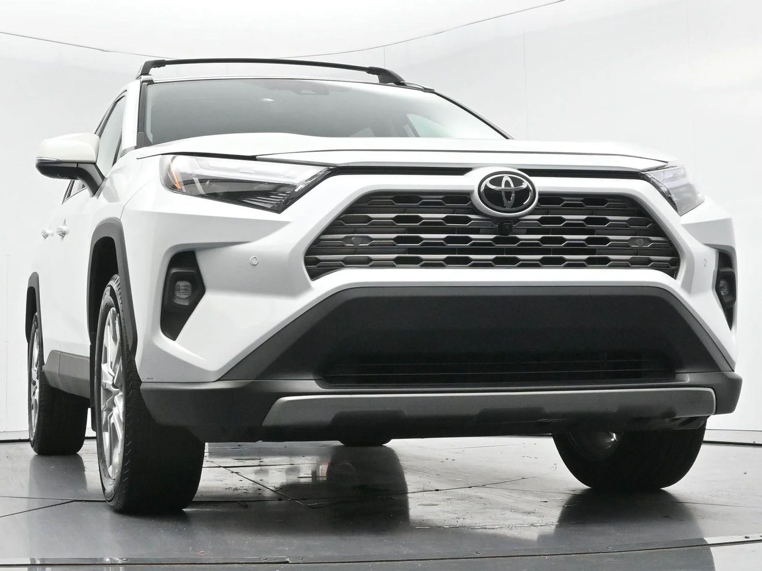 Used 2025 Wind Chill Pearl Toyota Limited image 46