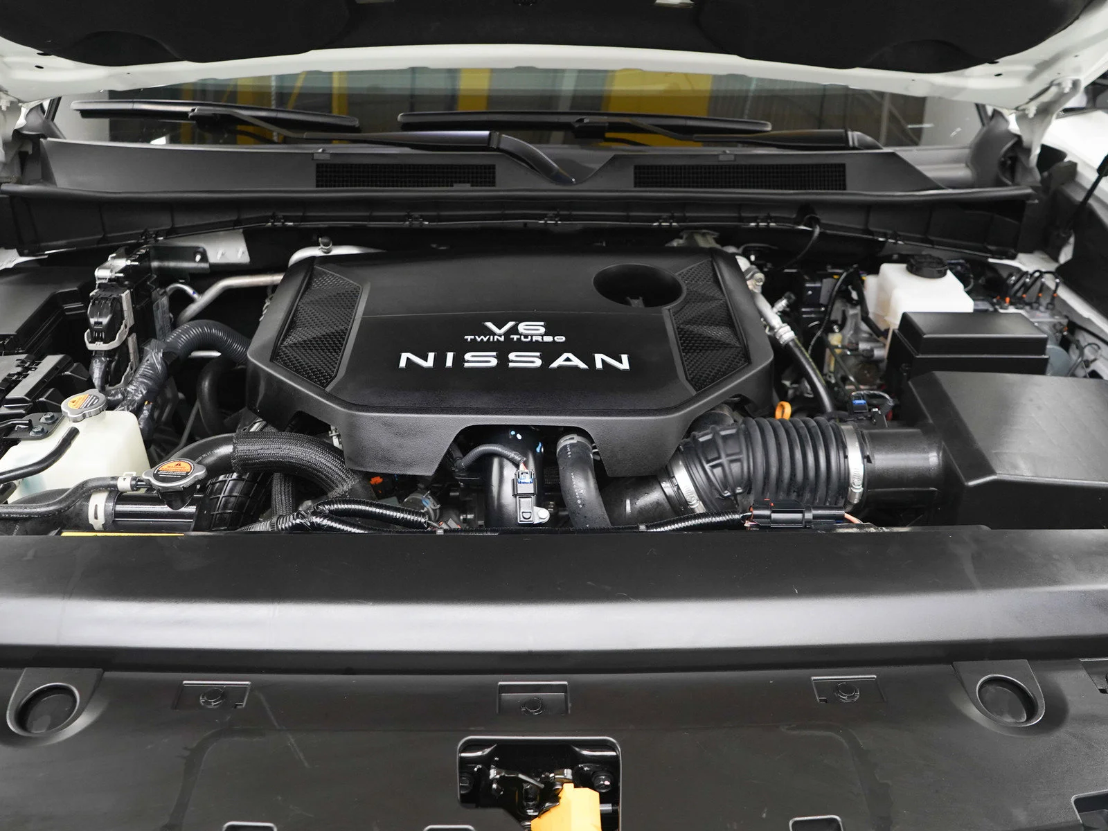 Certified Used 2025 Aspen White Tricoat Nissan Platinum image 34