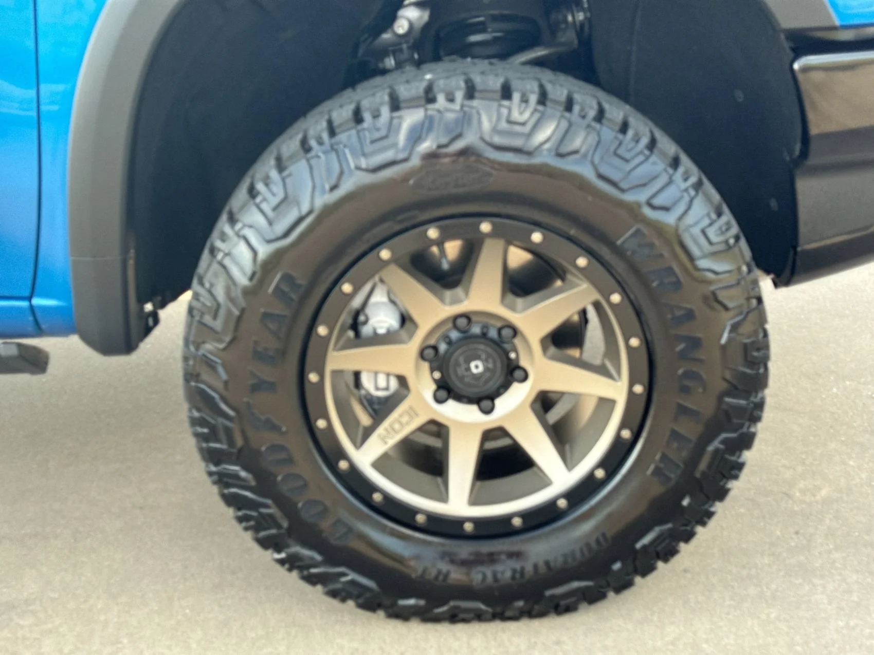 Used 2024 Glacier Blue Metallic Chevrolet ZR2 image 10