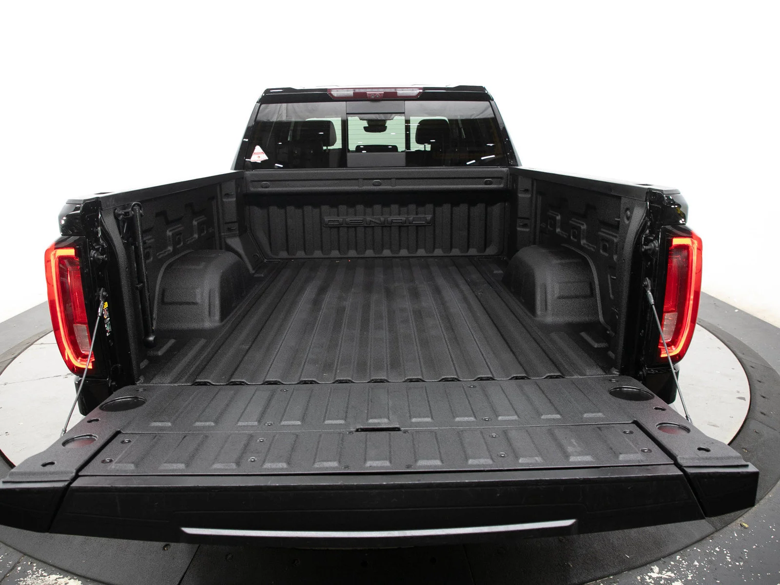 Used 2024 Onyx Black GMC Denali image 17