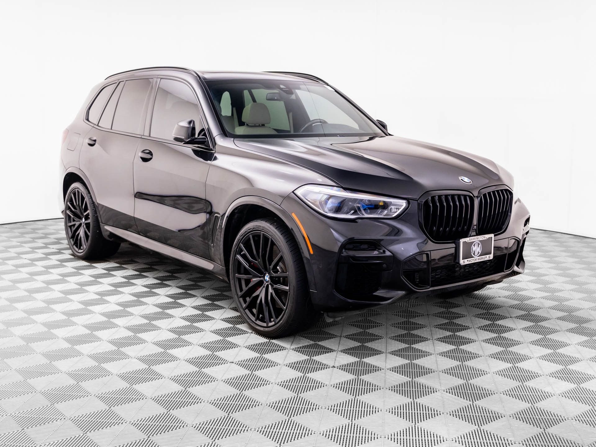 Used 2022 Black Sapphire Metallic BMW M50i image 9