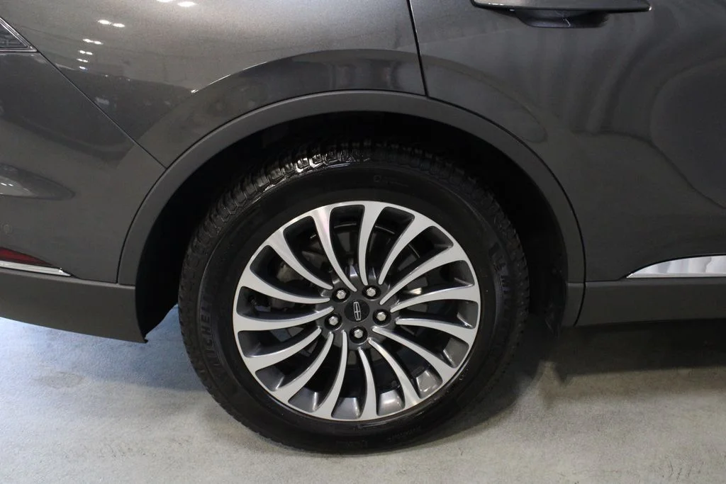 Used 2020 Gray Lincoln Reserve image 28