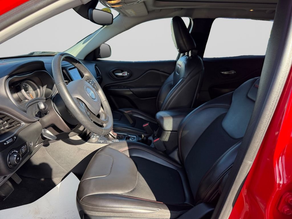 Used 2019 Red Jeep Trailhawk image 10