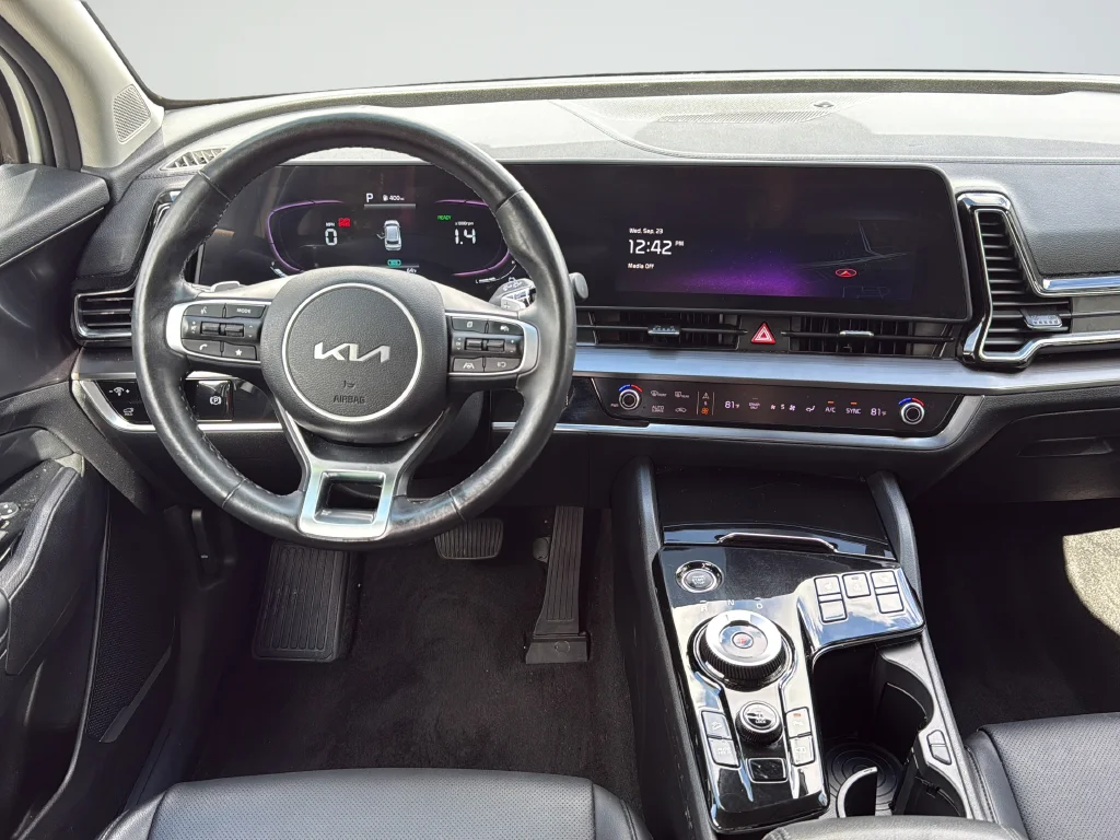 Used 2023 White Kia EX image 11