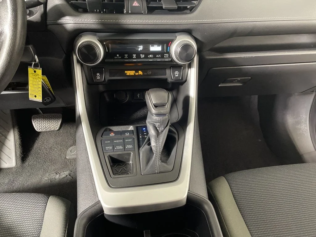 Used 2022 Gray Toyota LE image 17