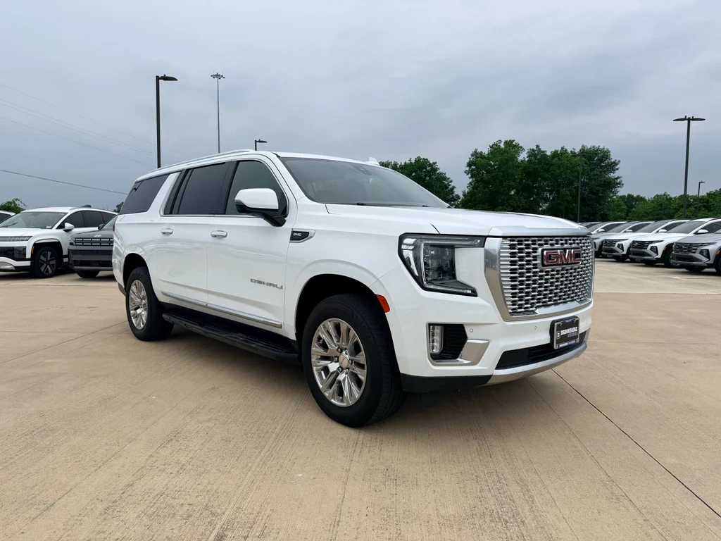 Used 2021 Summit White GMC Denali image 3