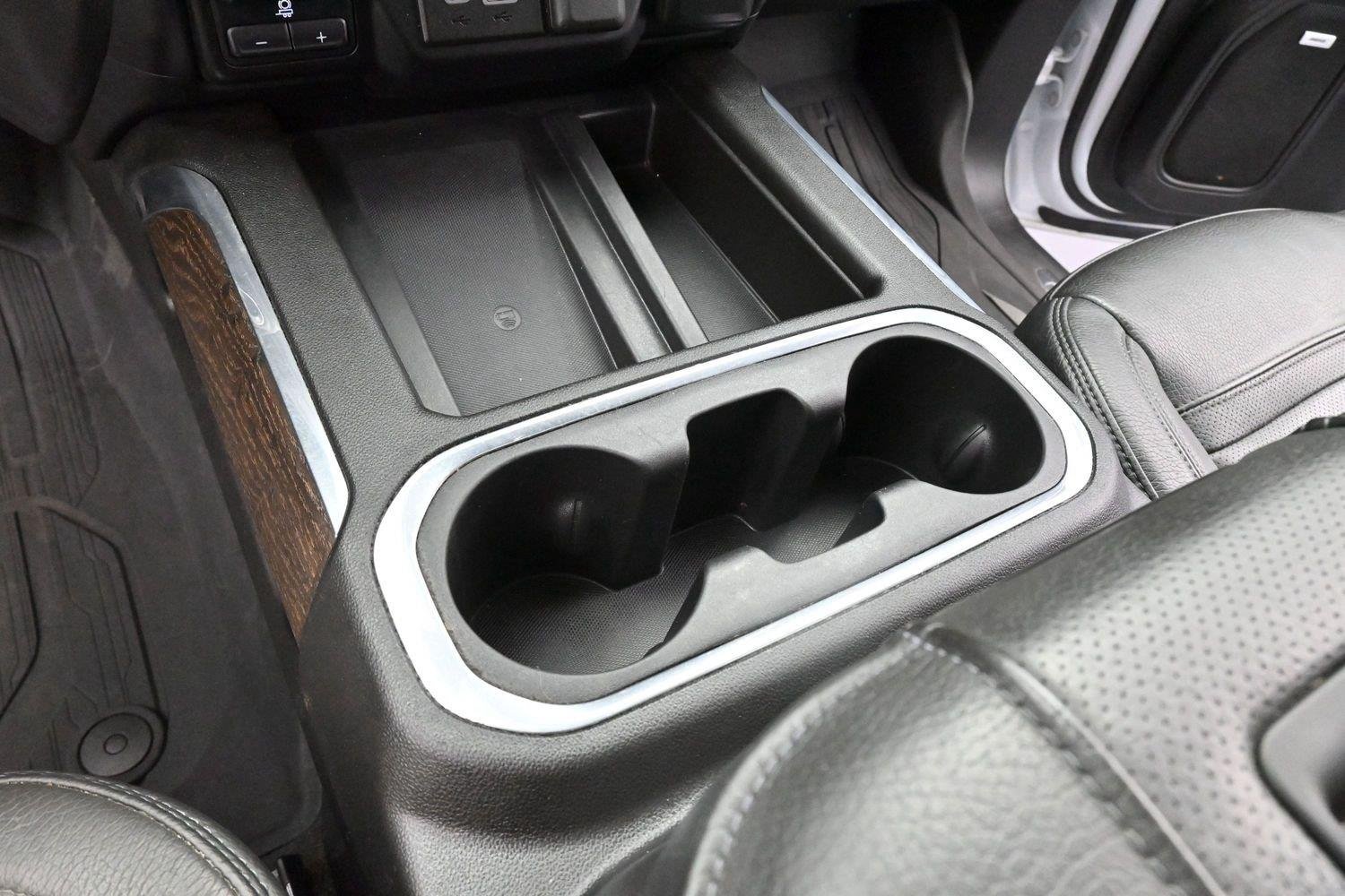 Used 2022 White Frost Tricoat GMC Denali image 19