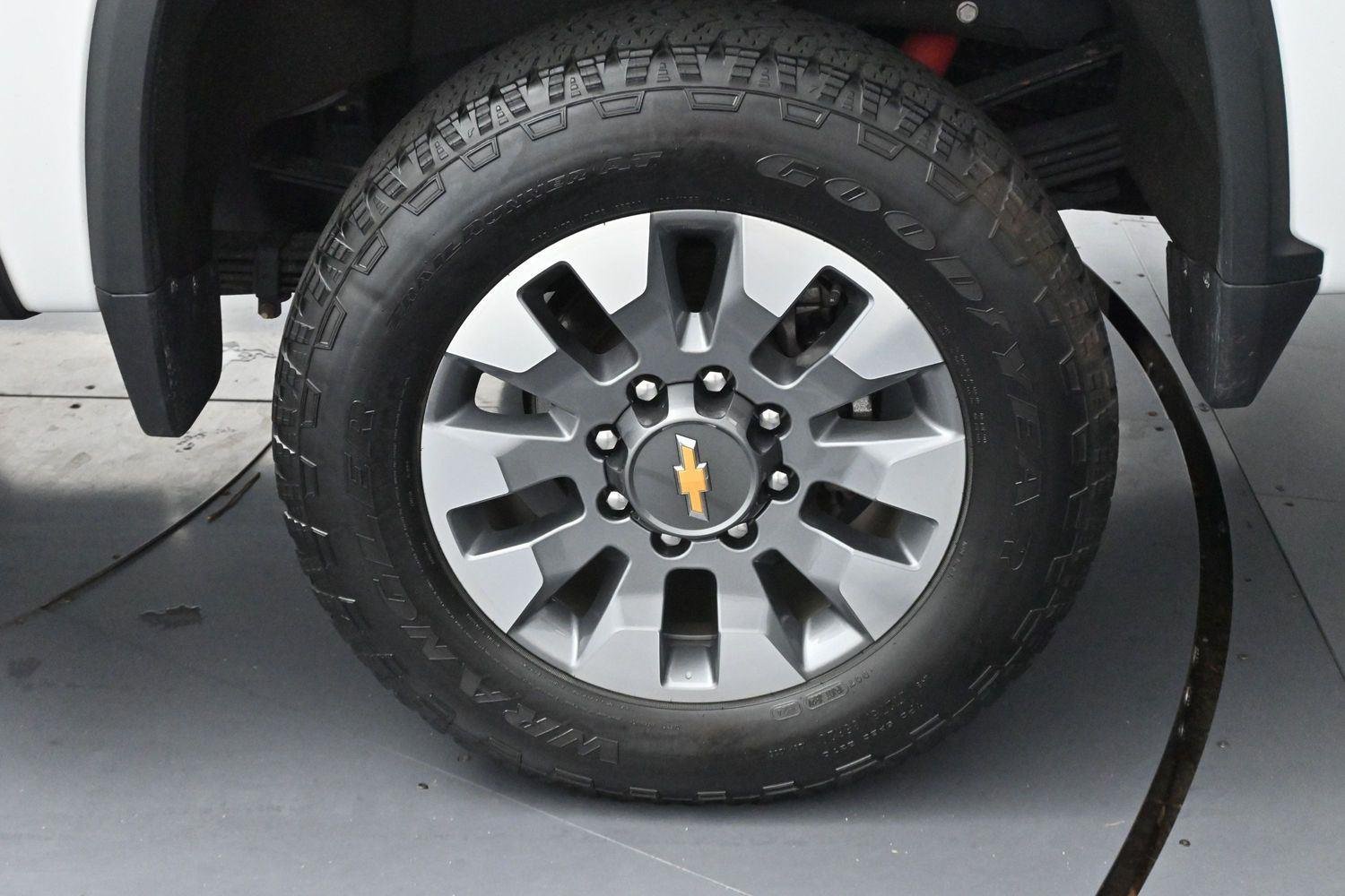Used 2024 Summit White Chevrolet Custom image 32