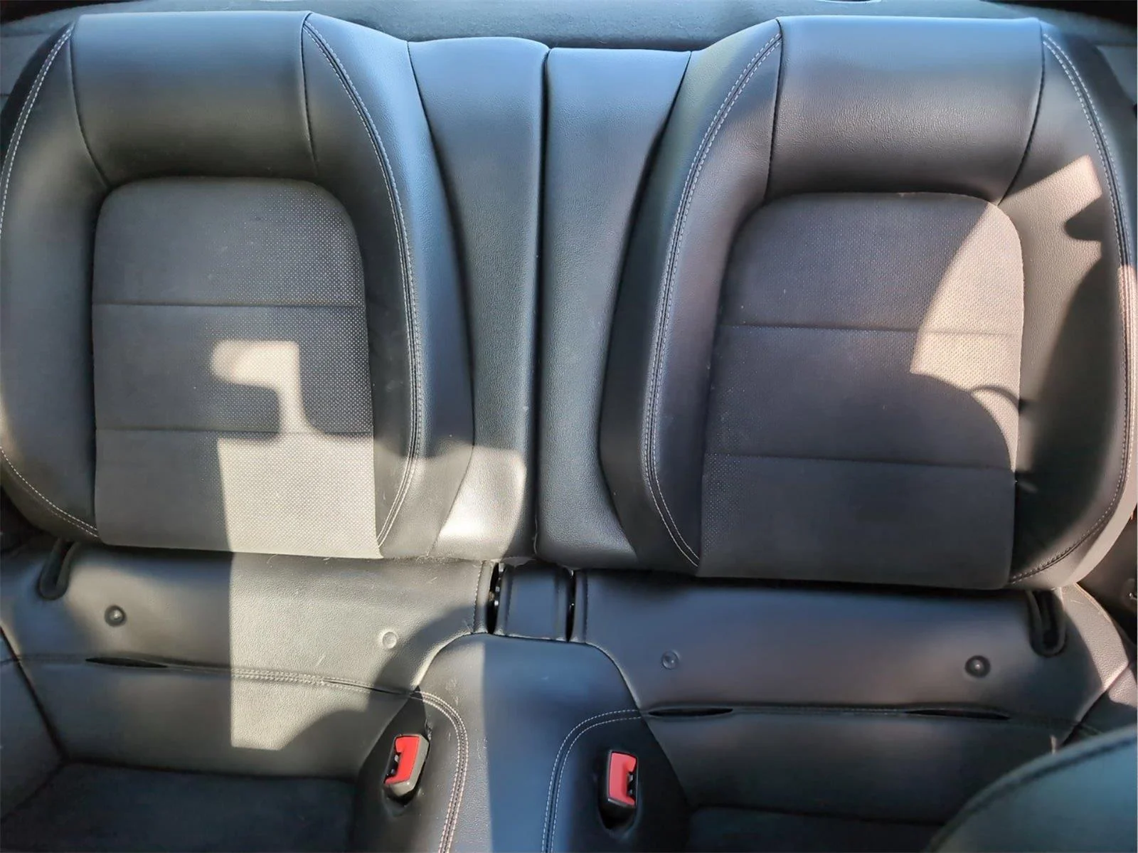 Used 2018 Royal Crimson Metallic Tinted Clearcoat Ford GT Premium image 25