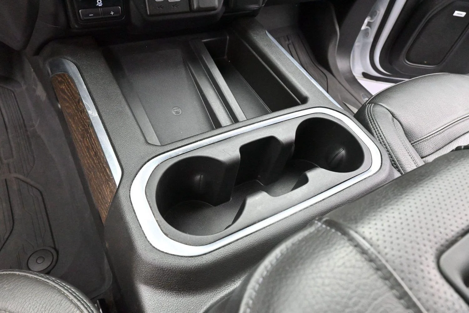 Used 2022 White Frost Tricoat GMC Denali image 19