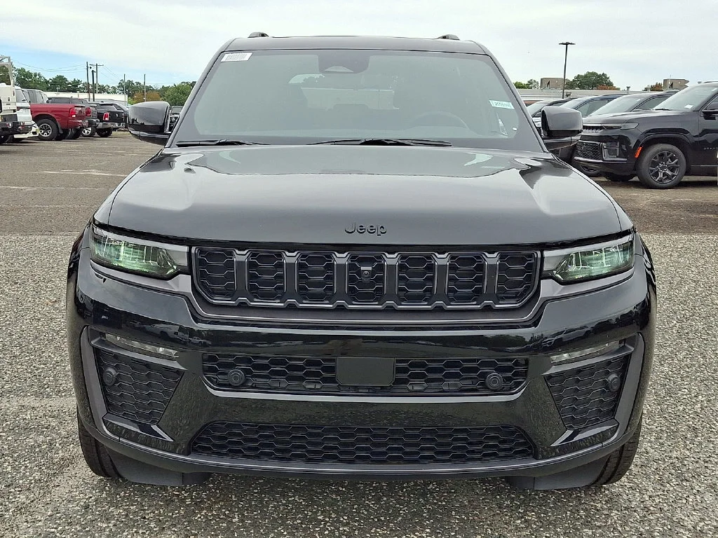 New 2026 Diamond Black Crystal Pearl-Coat Exterior Paint Jeep 85th Anniversary Edition image 2