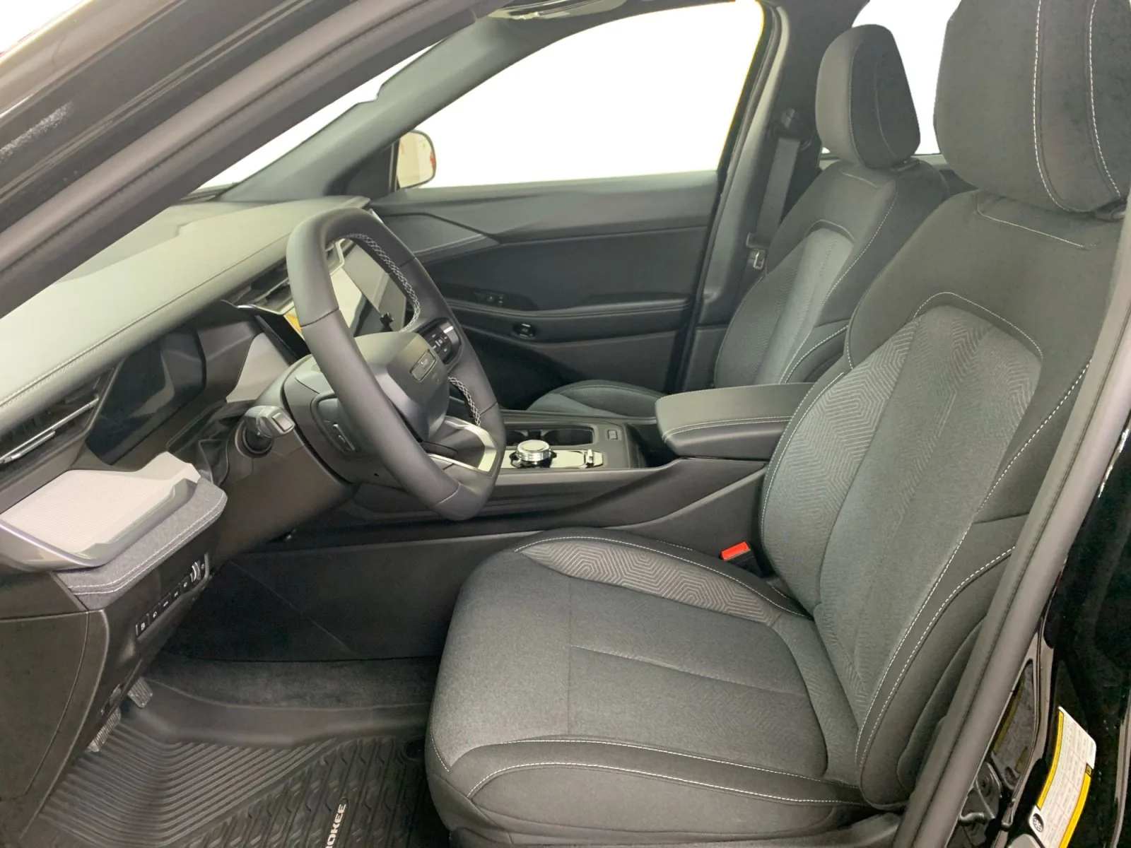 New 2026 Diamond Black Crystal Pearl Jeep Laredo image 10