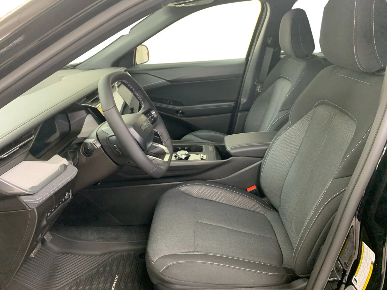New 2026 Diamond Black Crystal Pearl Jeep Laredo image 10