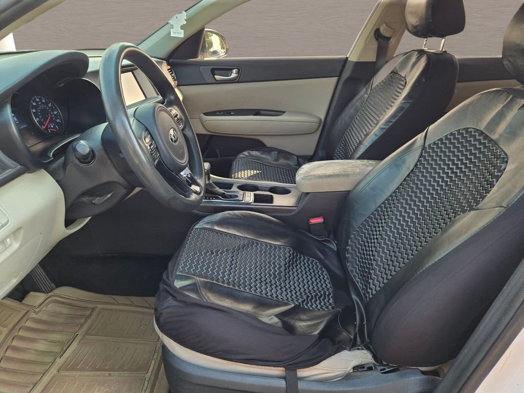 Used 2018 White Kia LX image 20