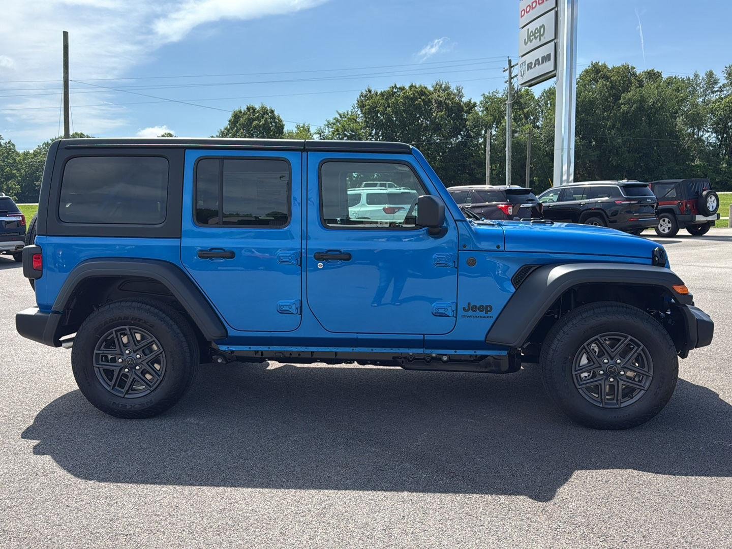 New 2026 Hydro Blue Pearl-Coat Exterior Paint Jeep Sport S image 8