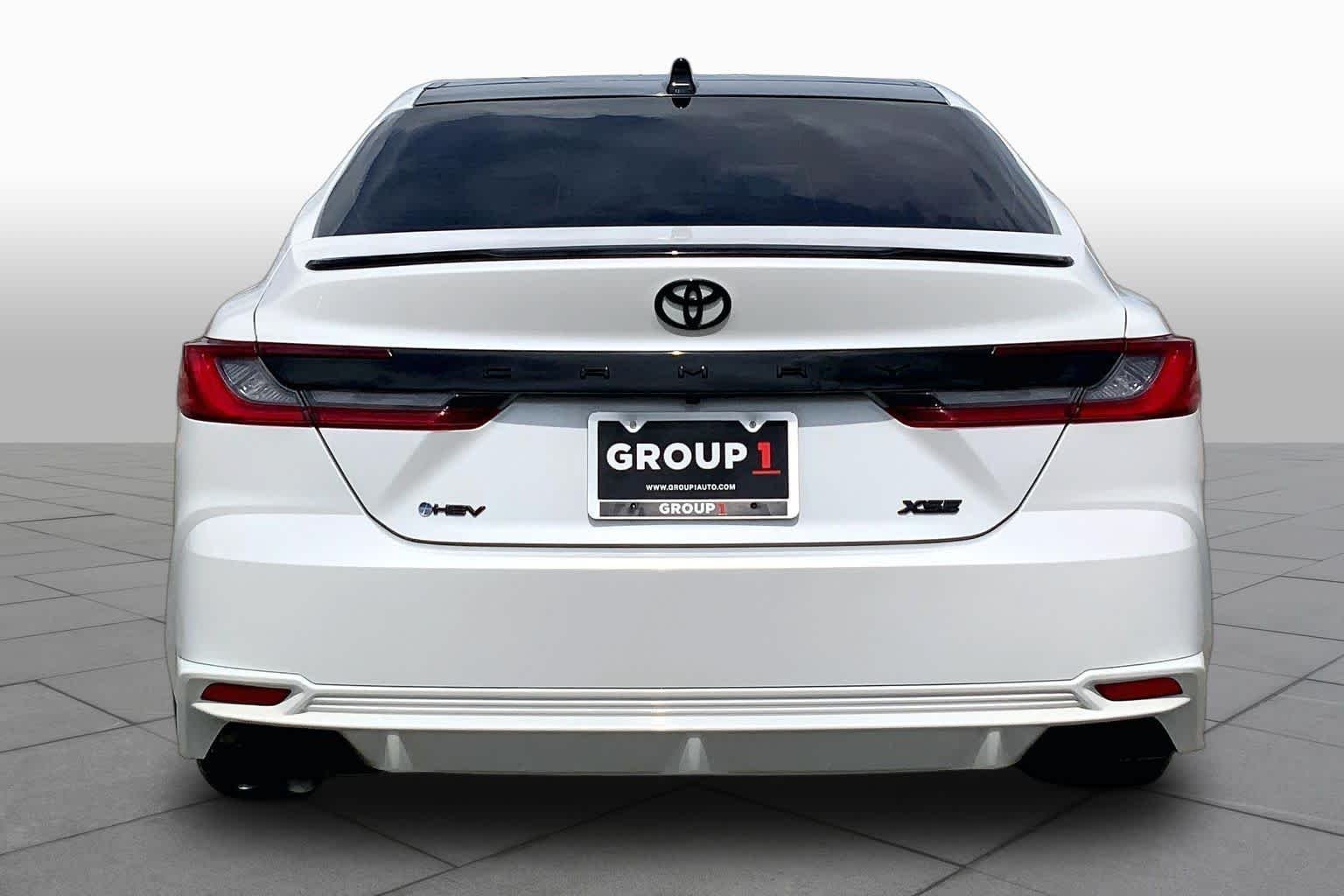 Used 2025 Wind Chill Pearl Toyota XSE image 5