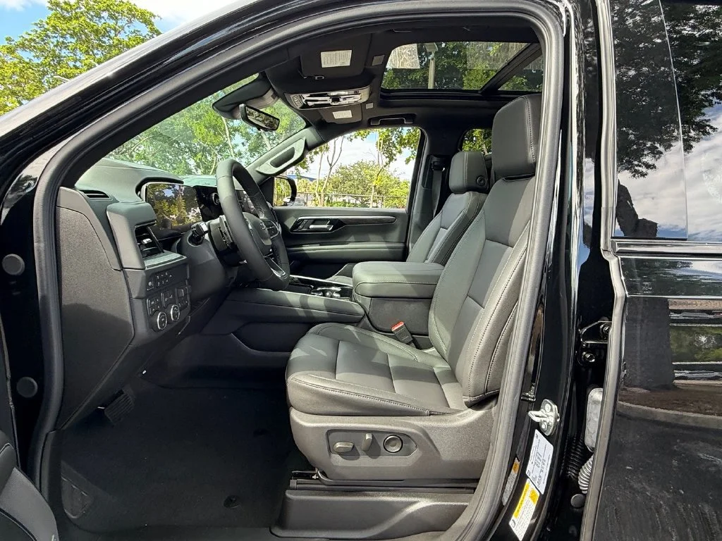 2026 Chevrolet Suburban Z71 - Photo 9