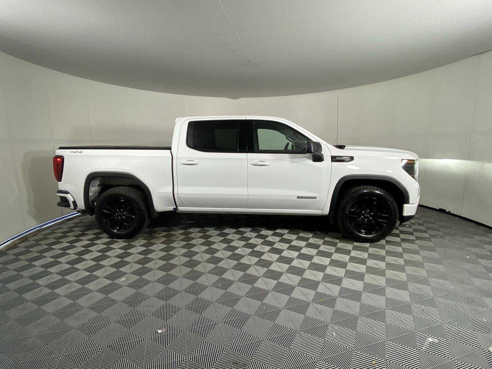 Used 2024 Summit White GMC Elevation image 5