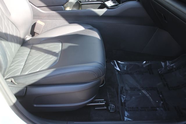 Used 2024 White Kia X-Line image 33