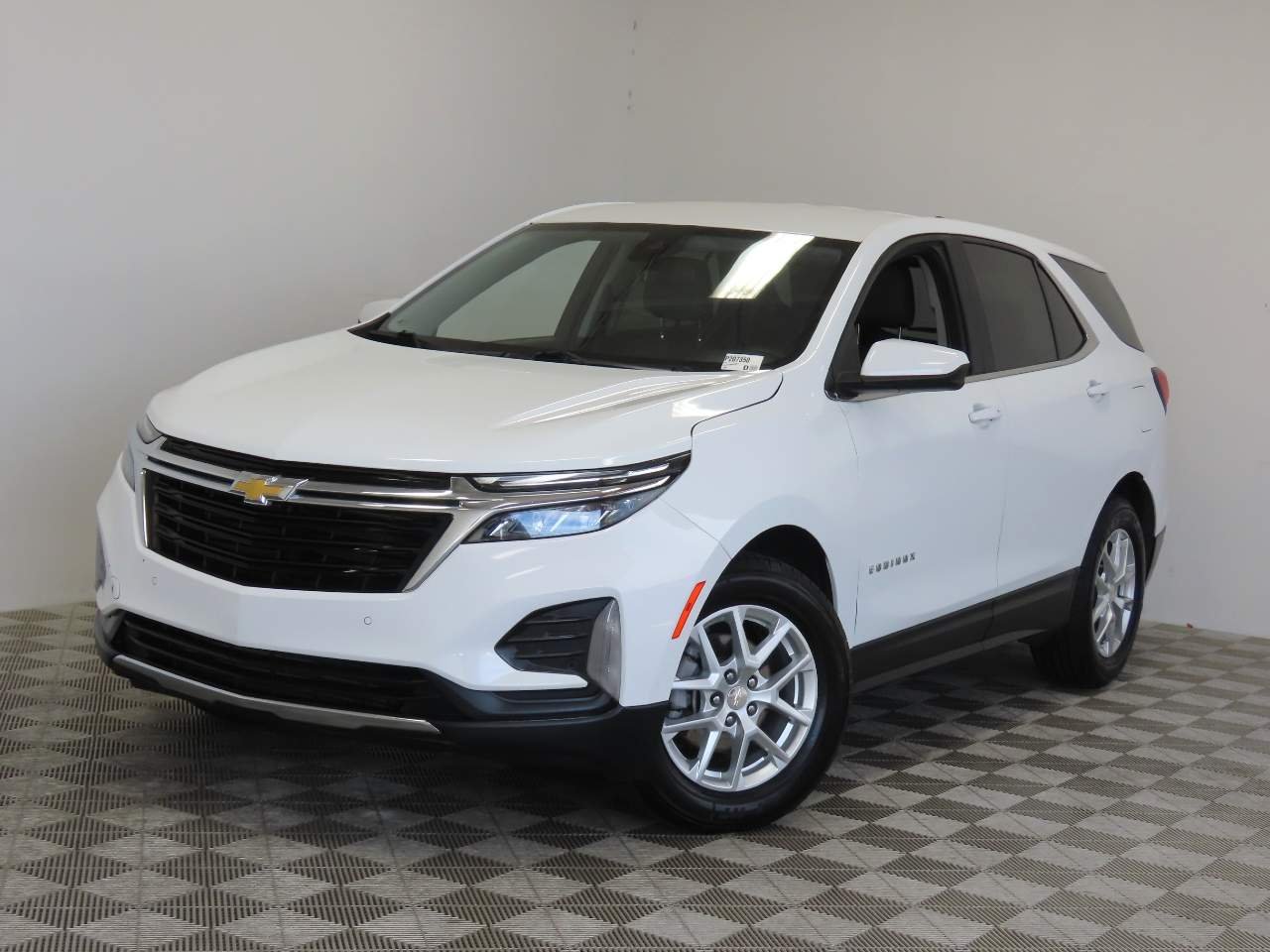 Used 2024 Summit White Chevrolet LT image 1
